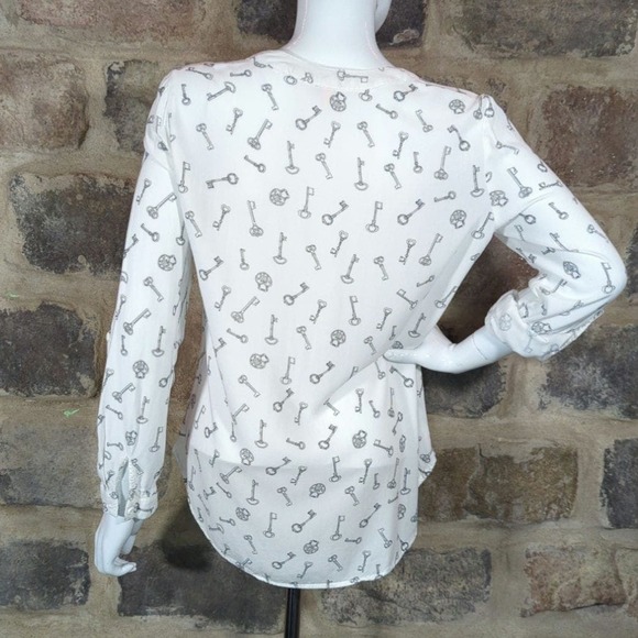 Per Se Blouse Key Print White Black Long Roll Sleeve Button Woman's‎ Size Medium - Picture 6 of 11